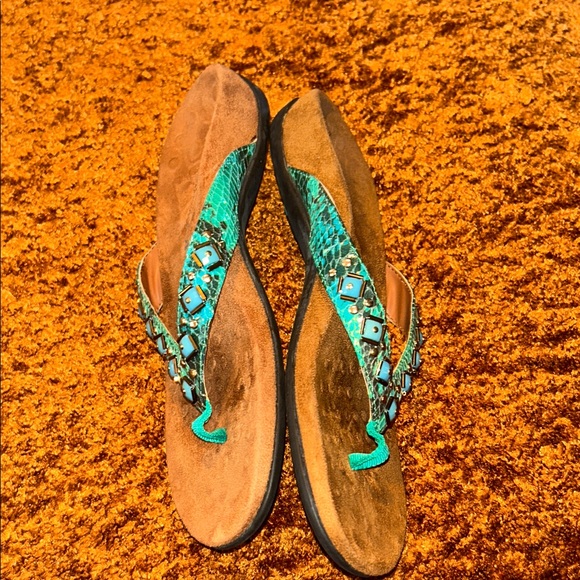 Vionic Turquoise Patterned Sandals - Picture 4 of 8